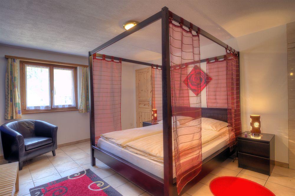 Reves Gourmands, Hotellerie & Gastronomie Vernayaz Esterno foto