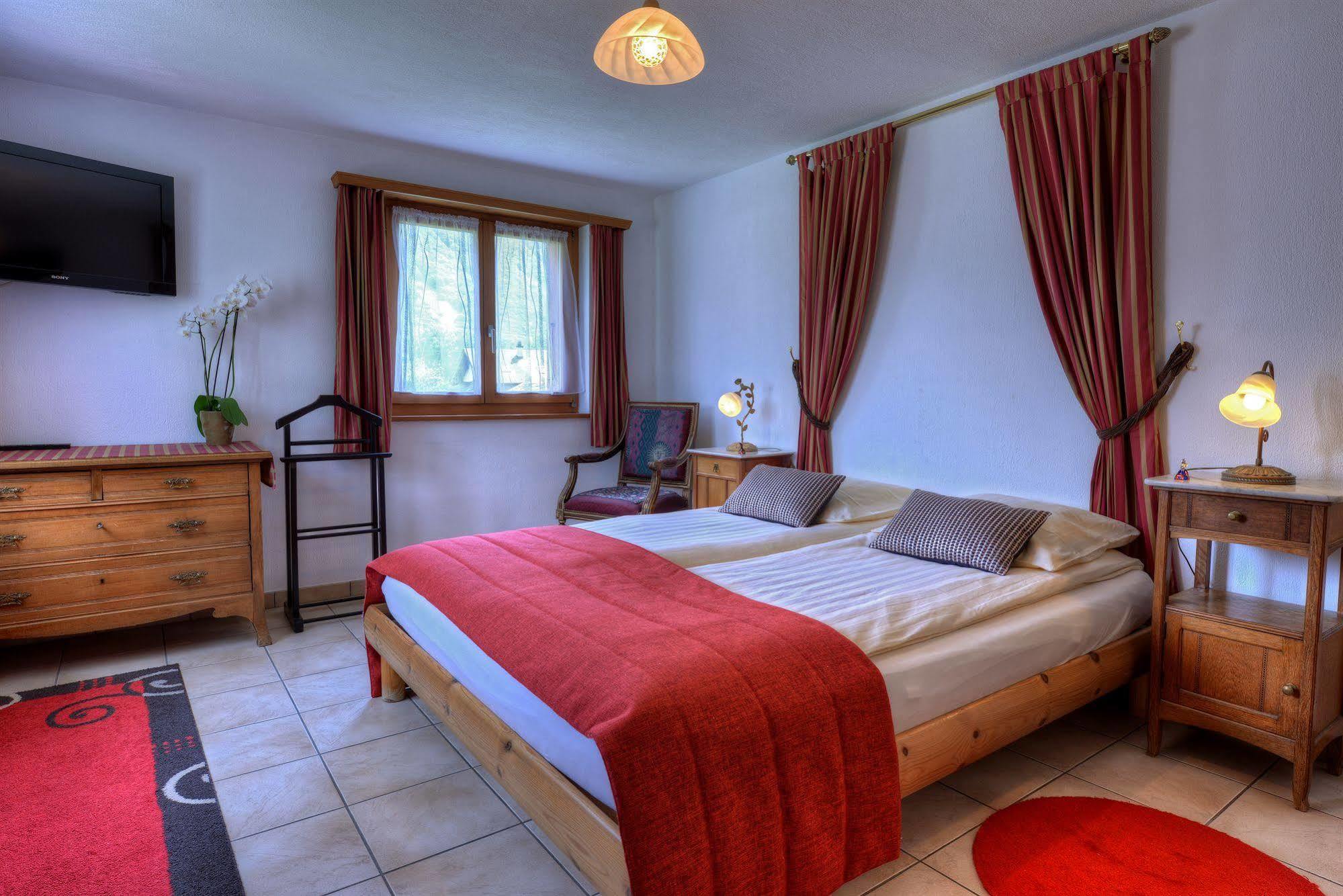 Reves Gourmands, Hotellerie & Gastronomie Vernayaz Esterno foto
