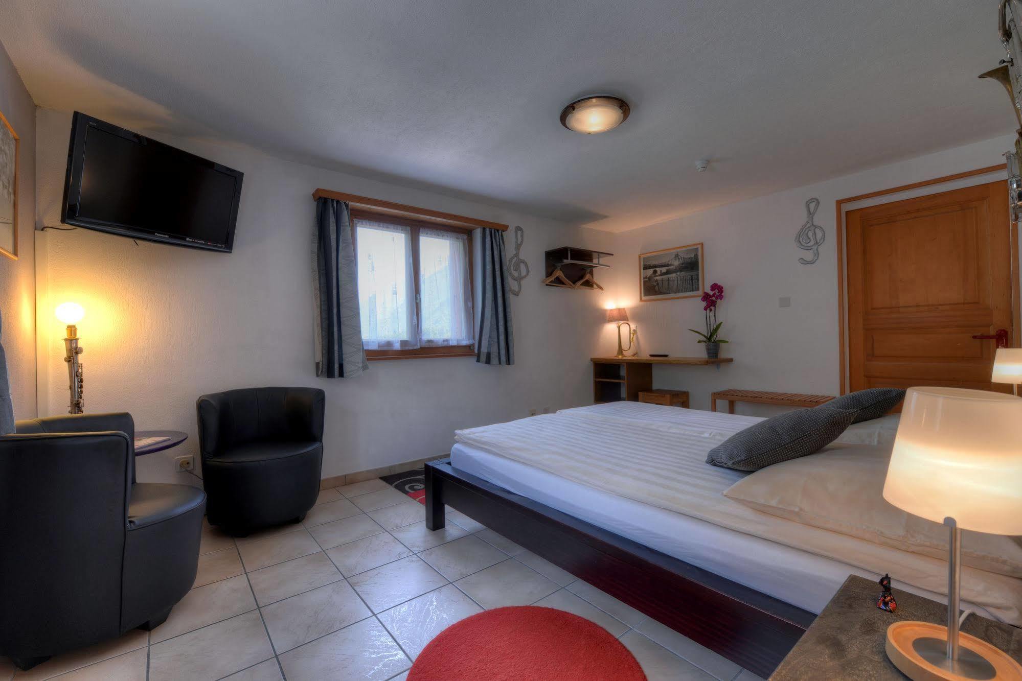 Reves Gourmands, Hotellerie & Gastronomie Vernayaz Esterno foto