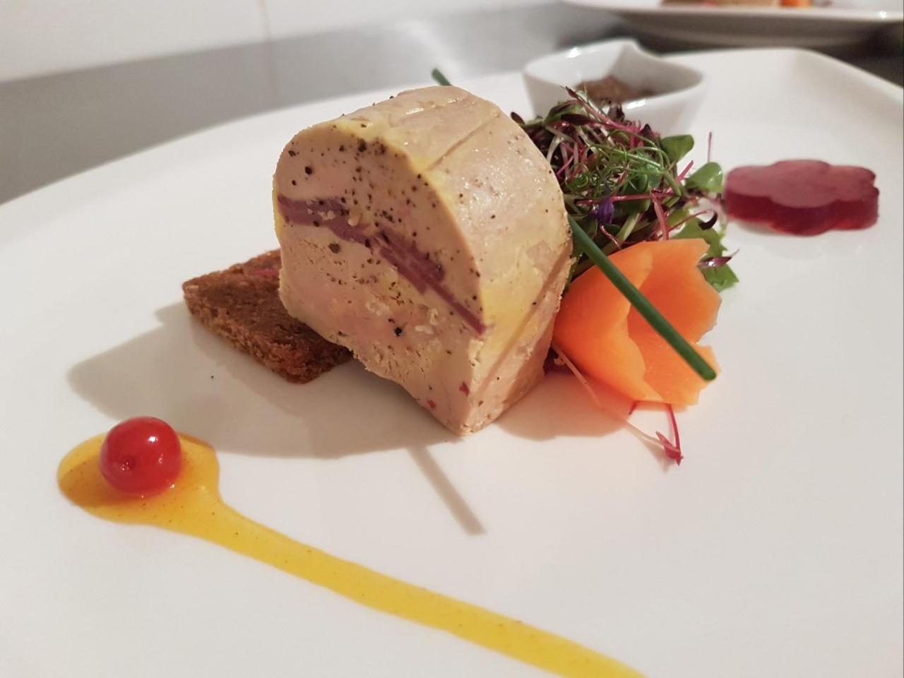 Reves Gourmands, Hotellerie & Gastronomie Vernayaz Esterno foto
