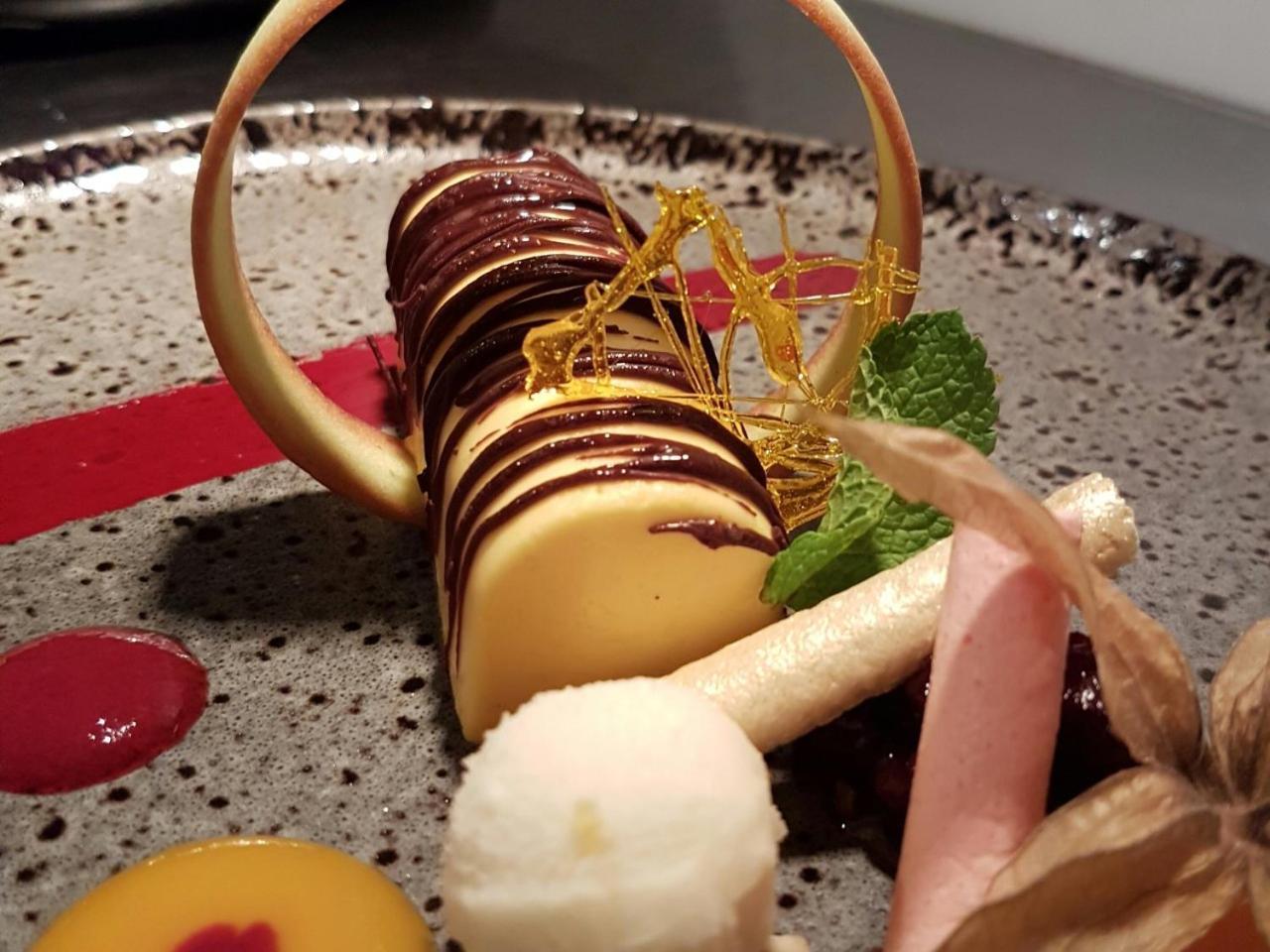 Reves Gourmands, Hotellerie & Gastronomie Vernayaz Esterno foto