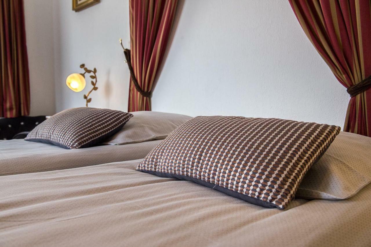 Reves Gourmands, Hotellerie & Gastronomie Vernayaz Esterno foto