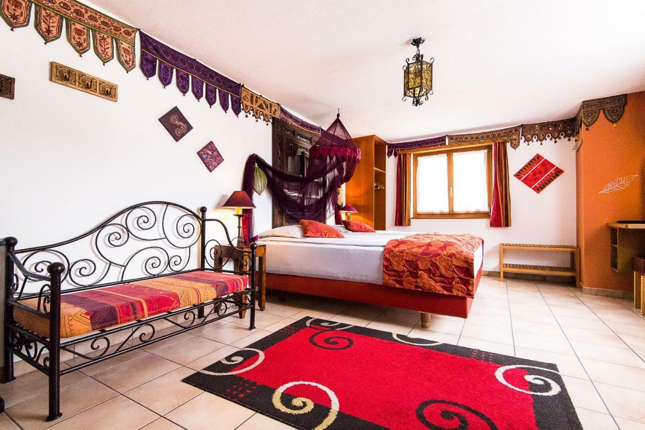 Reves Gourmands, Hotellerie & Gastronomie Vernayaz Esterno foto